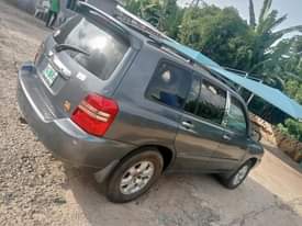 A picture of Toyota Highlander 03
