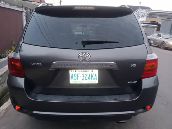 A picture of 2011 Toyota highlander