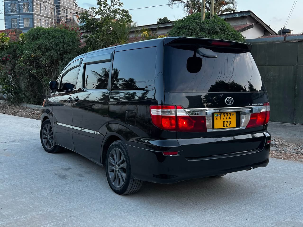 A picture of Toyota alphard