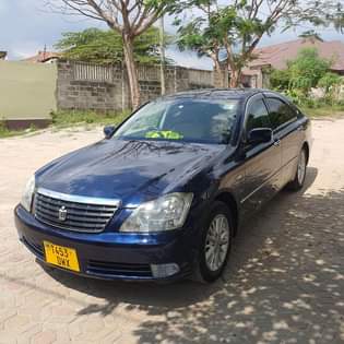 A picture of Toyota crown athletic