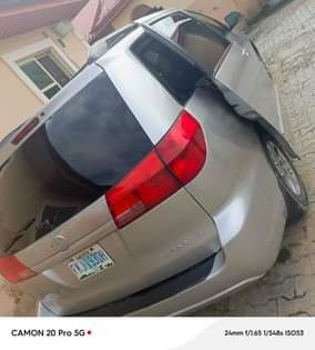 A picture of Super clean 04 sienna xle everything is working perfect 4
