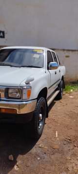 A picture of Toyota Hilux 1995