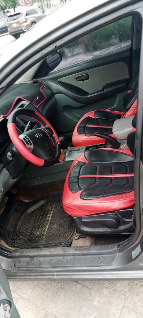 A picture of Hyundai Elantra 2008. Neatly baked on first body.