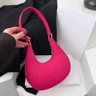 A picture of Hand and shoulder bags