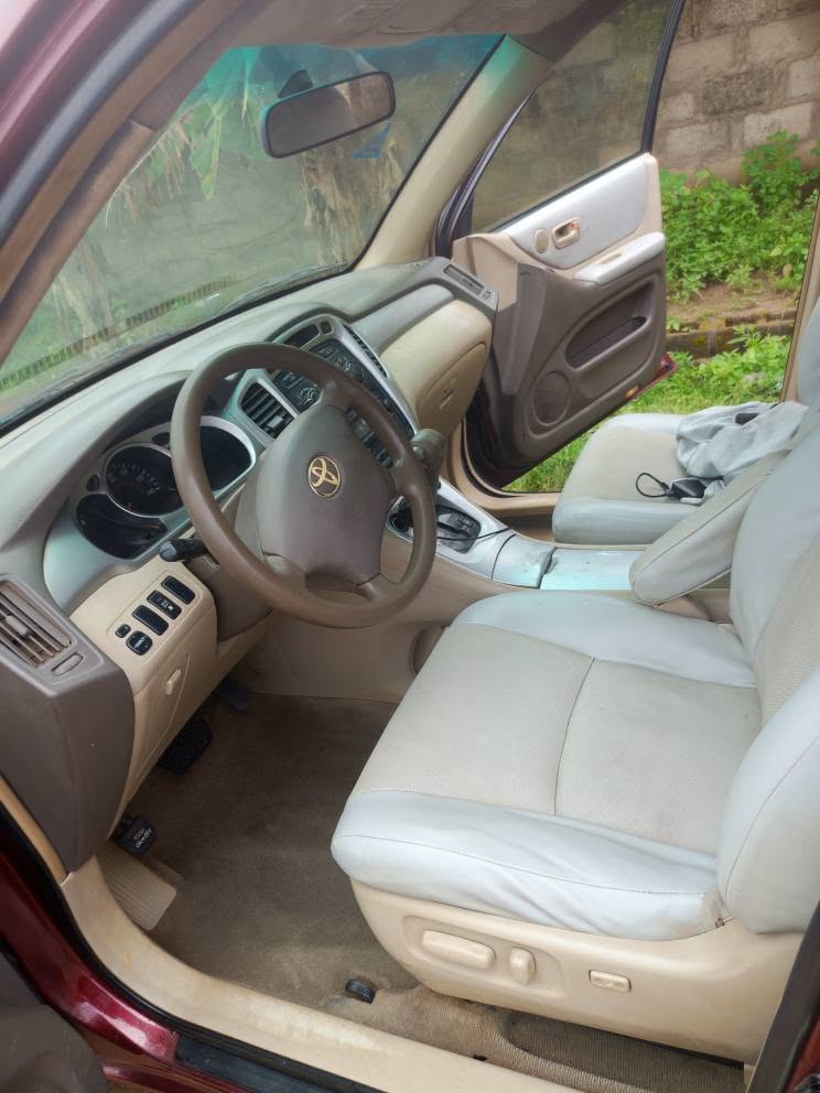 A picture of Toyota Highlander 3 rows