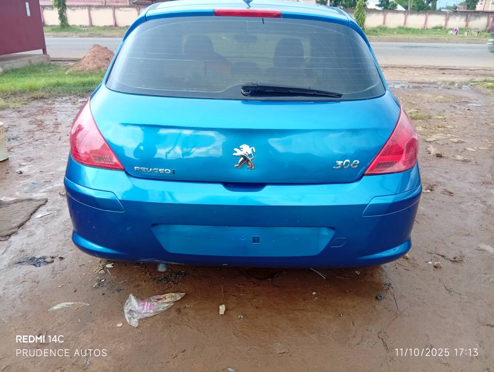 A picture of Peugeot 308 manual transmission