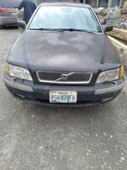 A picture of OWNER NEEDS MONEY SHARPLY VOLVO S40 BOLT STANDARD ENGINE AND
