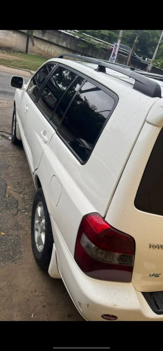 A picture of Tokunbo Toyota highlander 2007 V6engine fabric 10.4m