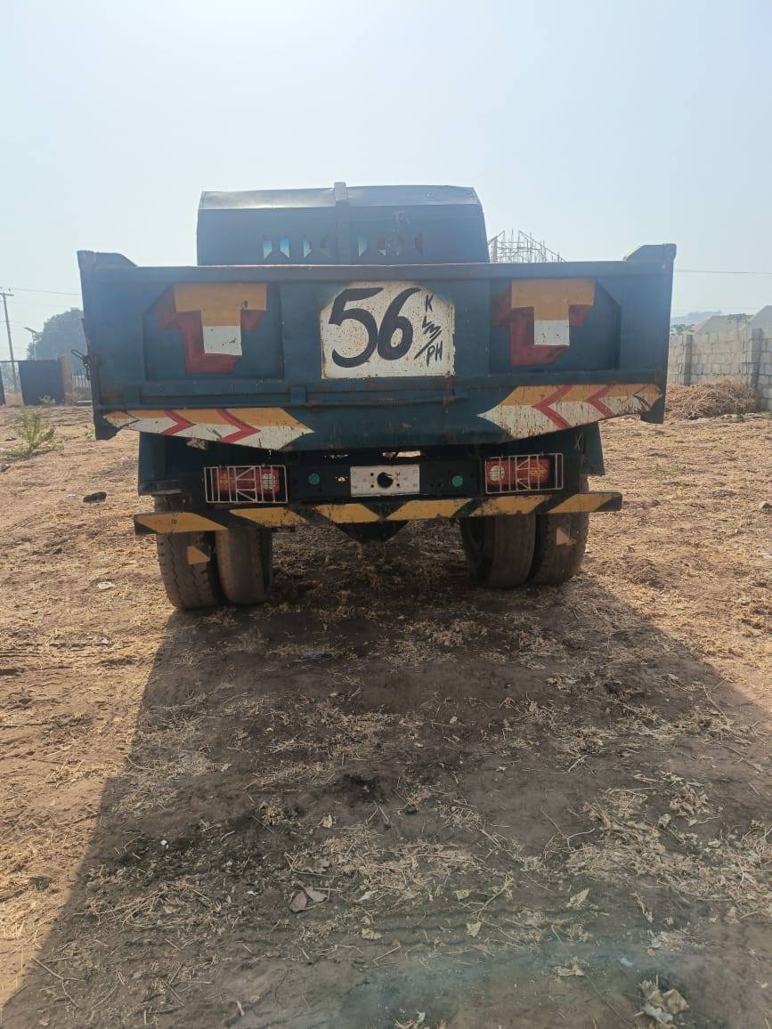 A picture of 911 benz working tipper with good tip and all components