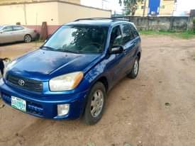 A picture of 2003 Toyota Rav 4 4plug