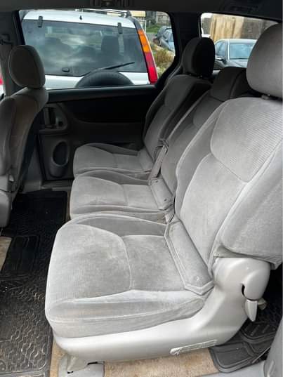 A picture of Toyota Sienna 2006 clean like Belgium 08022585523 call me for