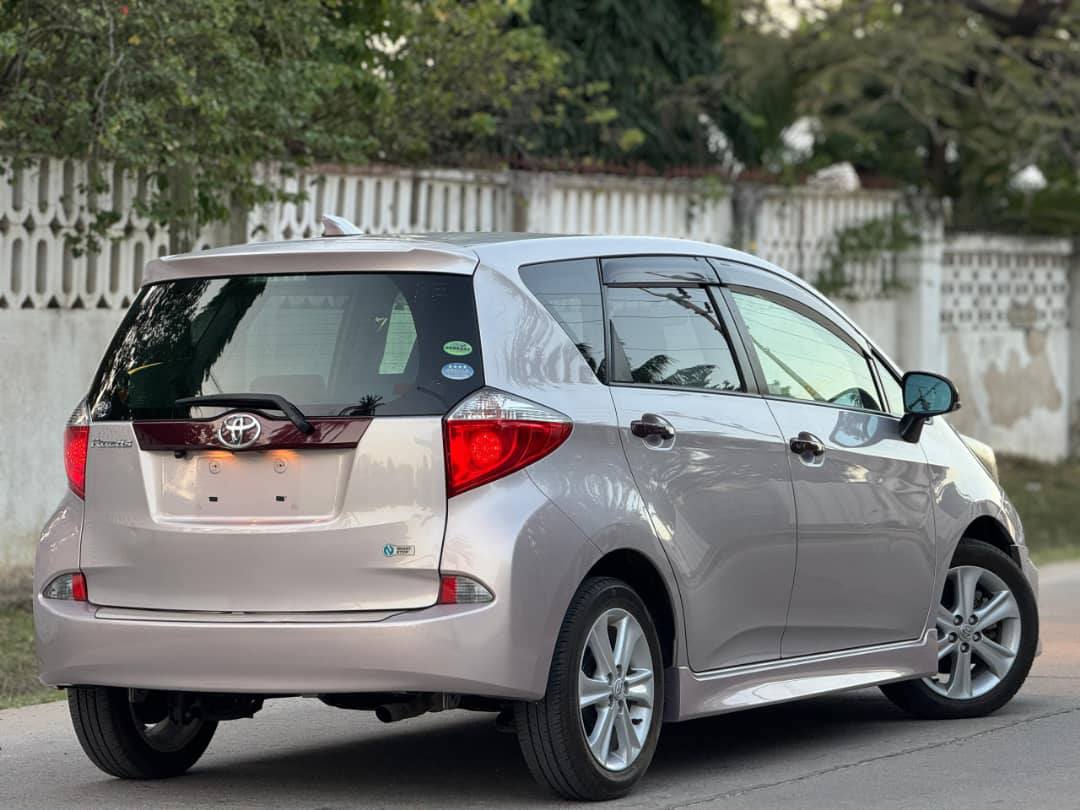 A picture of TOYOTA RACTIS NEW MODEL CHASESS PIGA 255 714 550 592