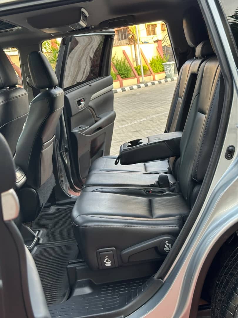 A picture of 2015 TOYOTA HIGHLANDER XLE