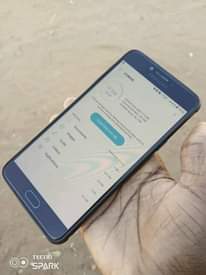 A picture of samsung c7 pro internal 64gb ram 4 haina kipengele imenyooka