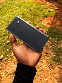 A picture of SAMSUNG GALAXY S10 PLUS