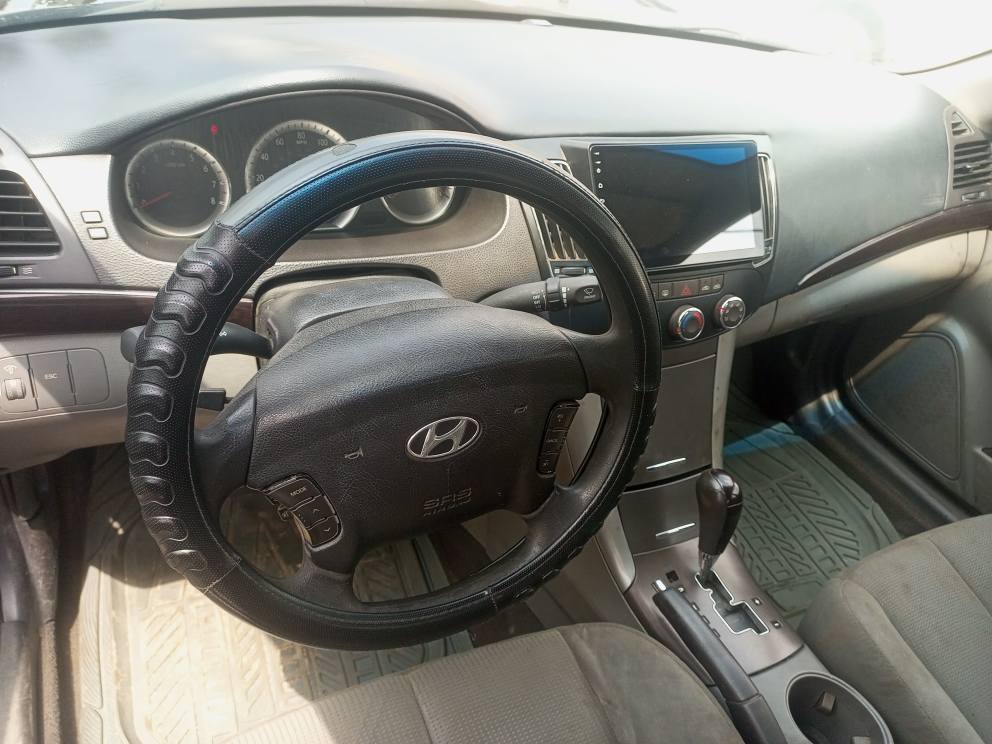 A picture of Hyundai Sonata 2010 USED