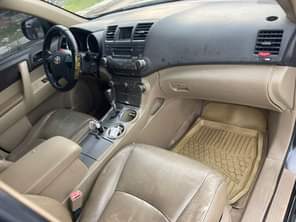 A picture of OMG This is freshly baked Toyota Frist registration first owner