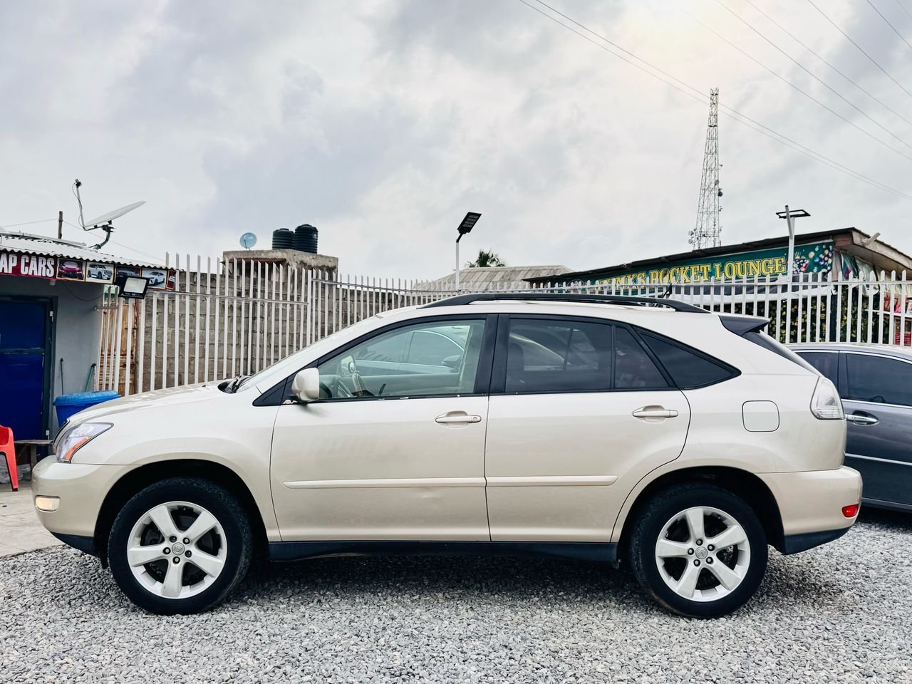 A picture of 2005 Lexus rx 330
