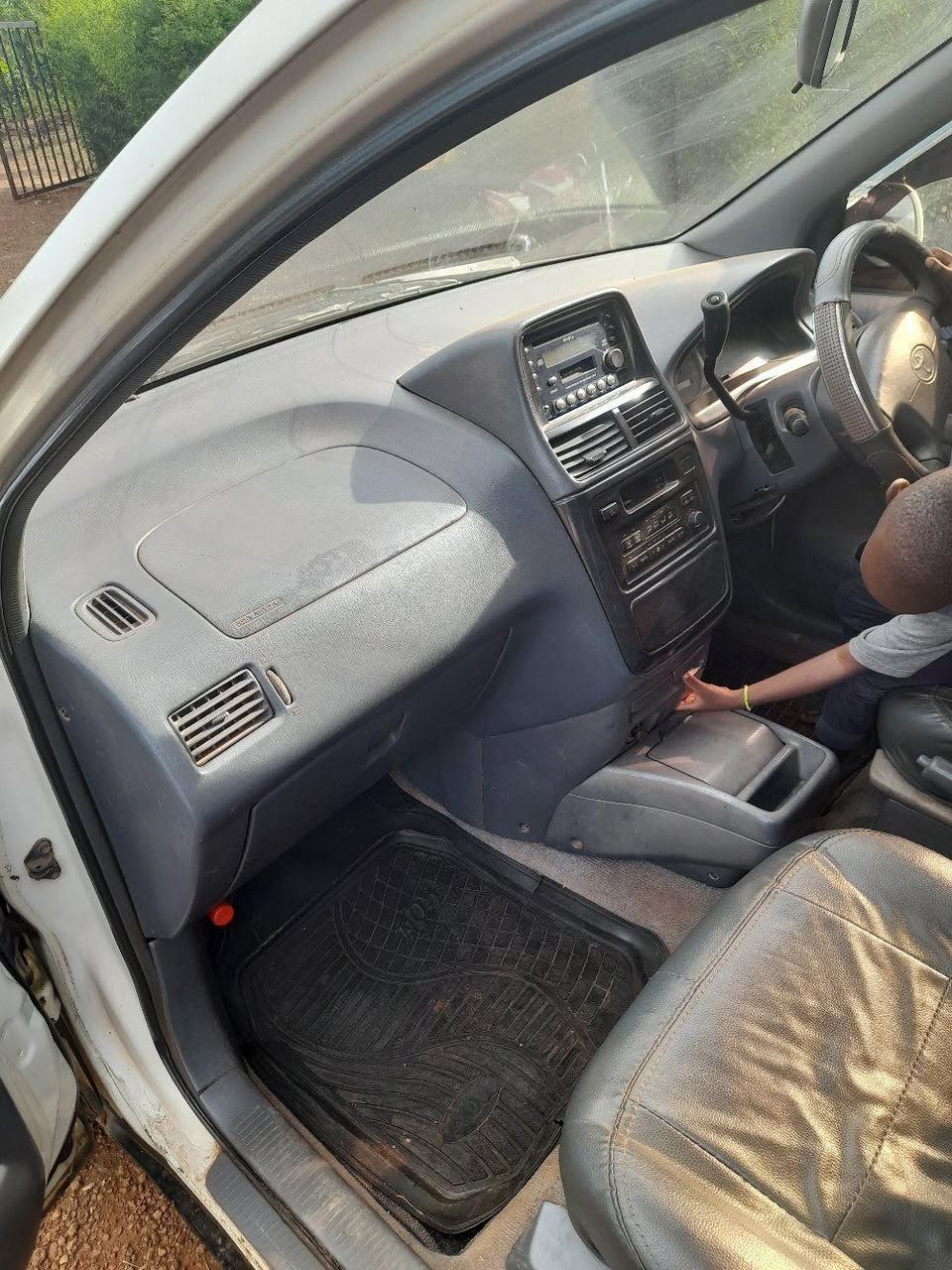 A picture of 2000 Toyota ipsum