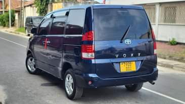 A picture of TOYOTA Noah