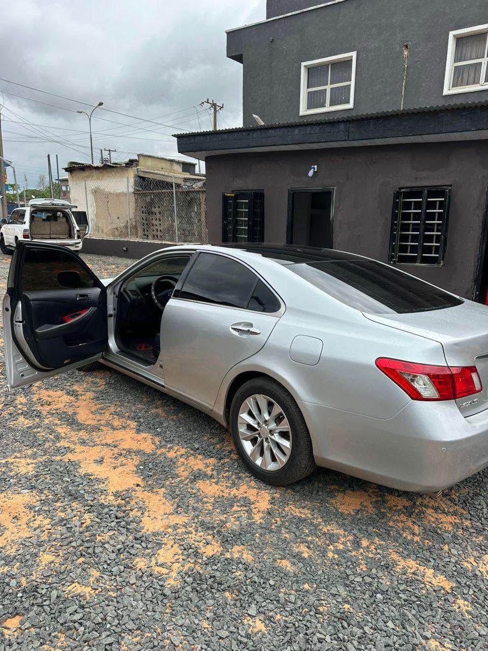 A picture of 2009 Lexus ES350 Super Clean in and out Untouched Engine