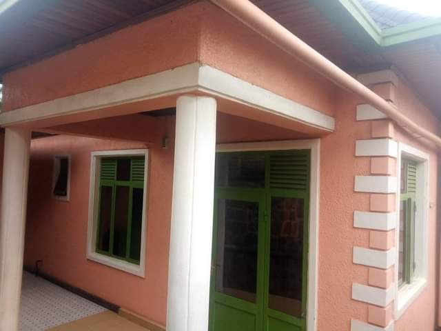 self compound houses