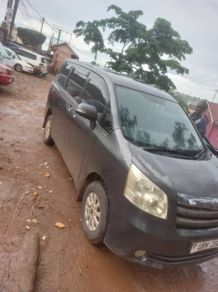 A picture of Toyota Noah 28m money needed