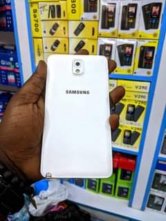 A picture of Galaxy note 3 at 200k
