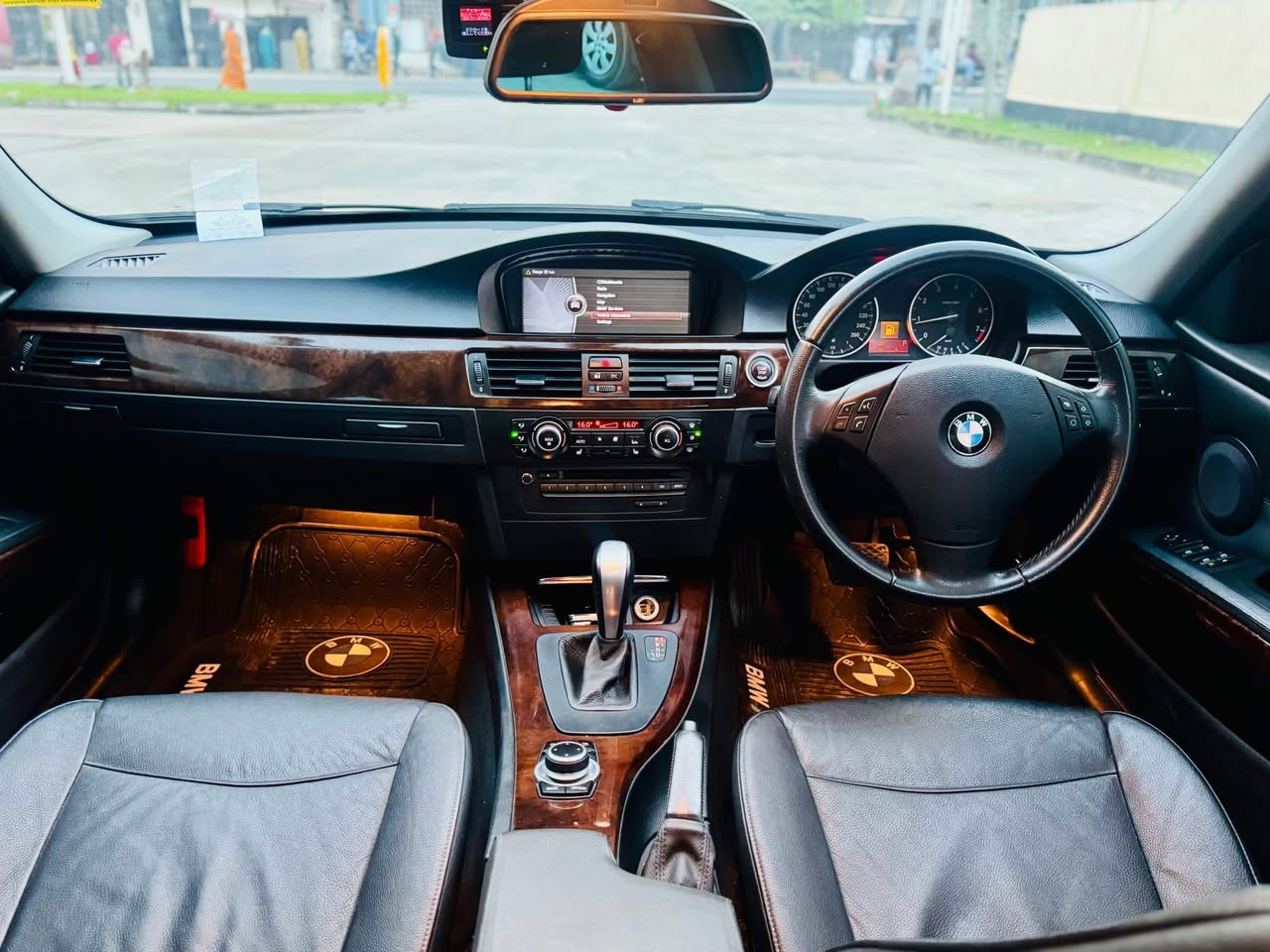 A picture of BMW 3 SERIES