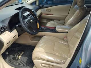A picture of Lexus 350