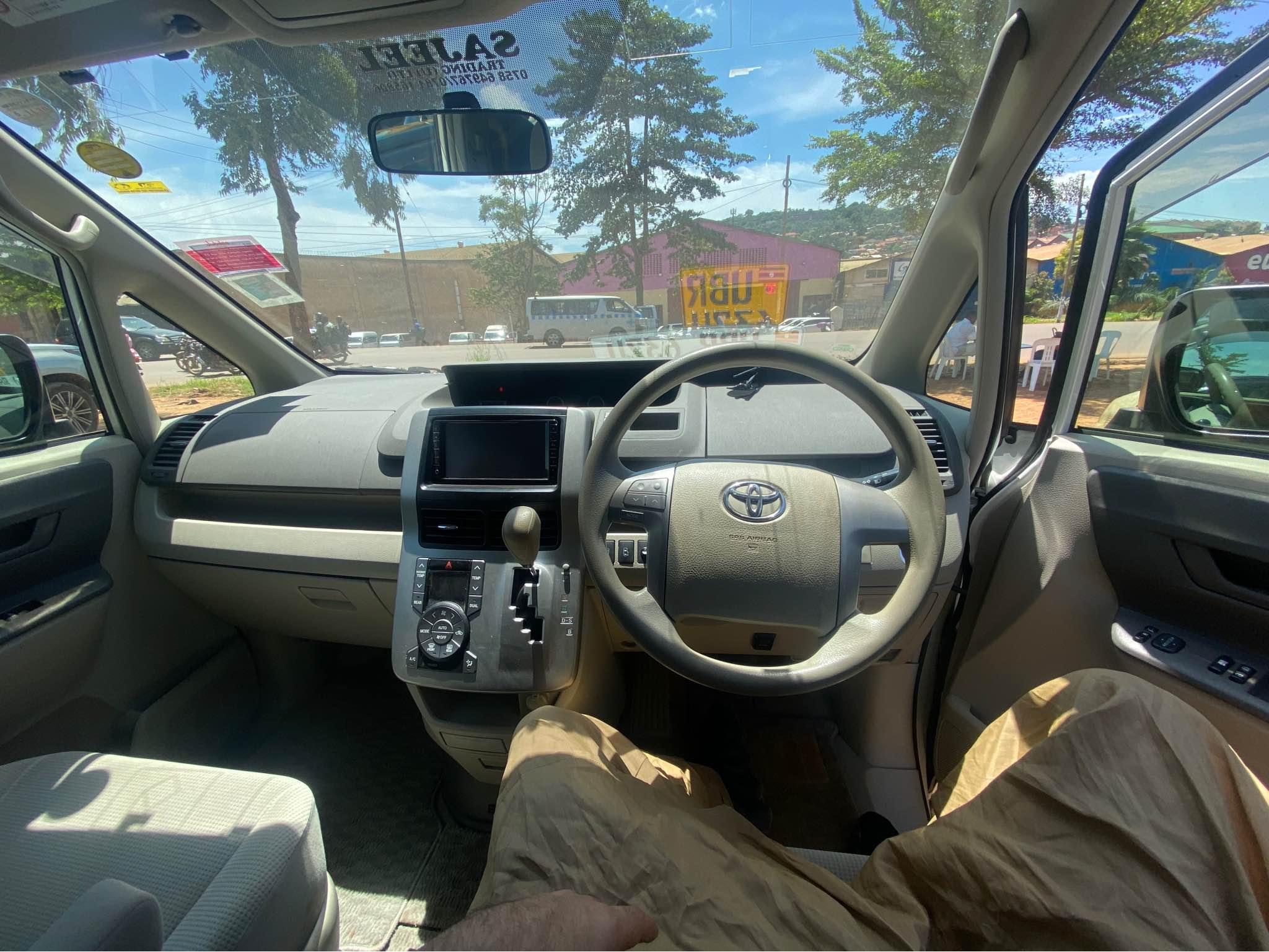 A picture of Toyota noah 2010 price 40m