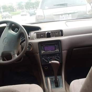 A picture of 2000 Toyota Camry Le