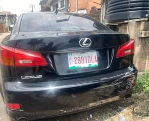 A picture of Lexus is250