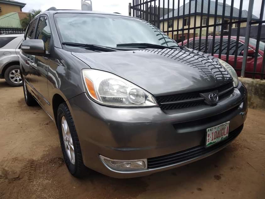 A picture of Toyota sienna registered 2005 xle 