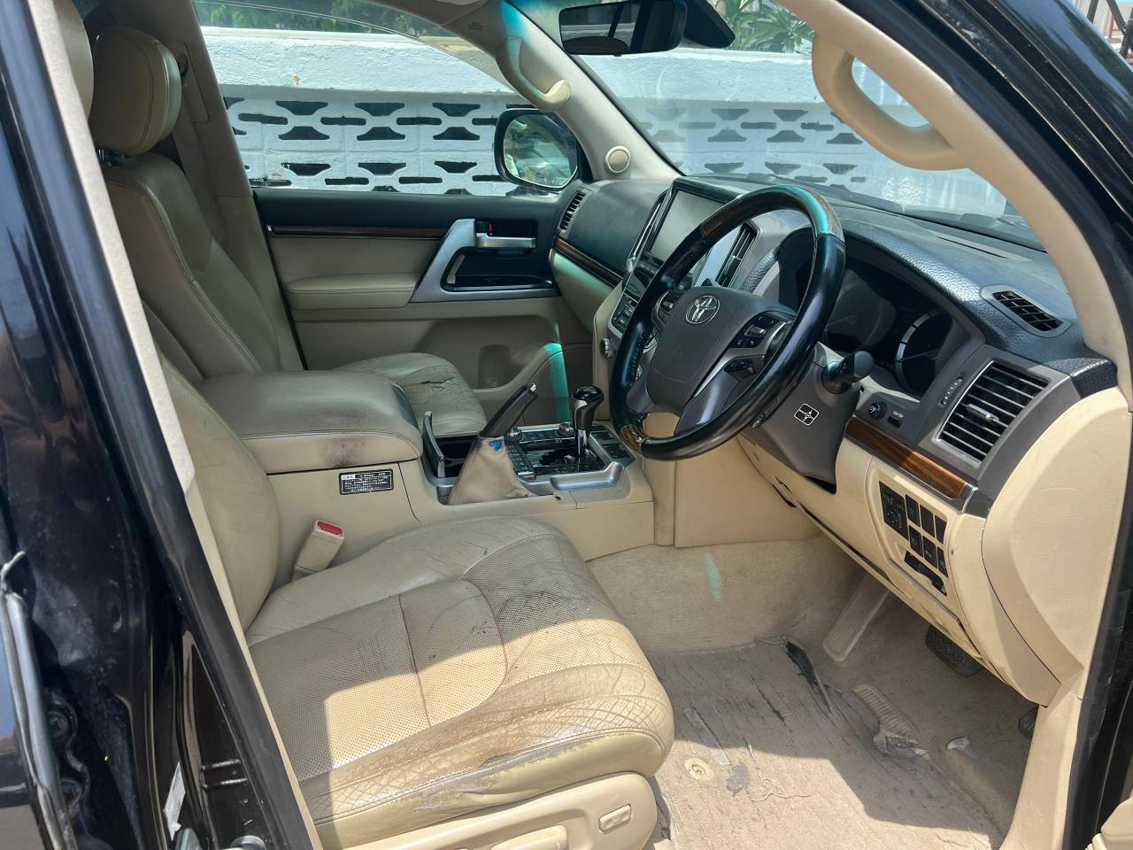 A picture of V8 for sale