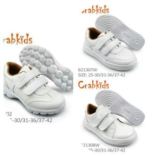 A picture of School shoes