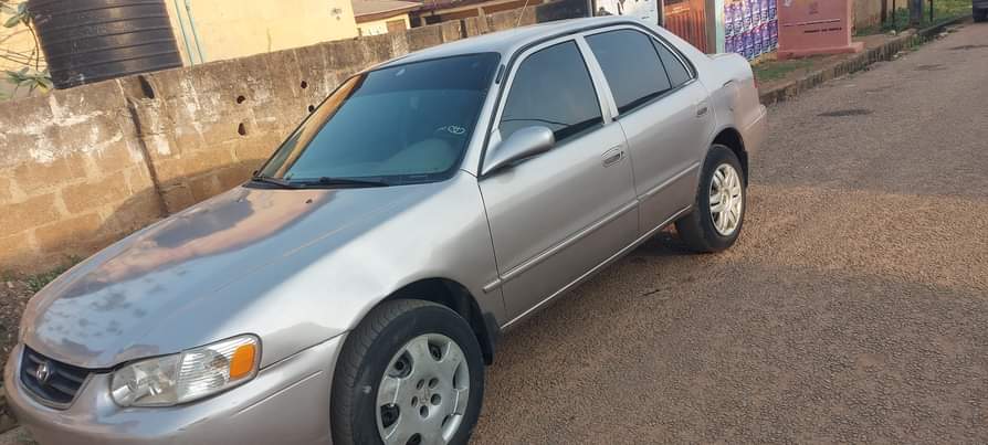 A picture of Toyota corrolla 2000