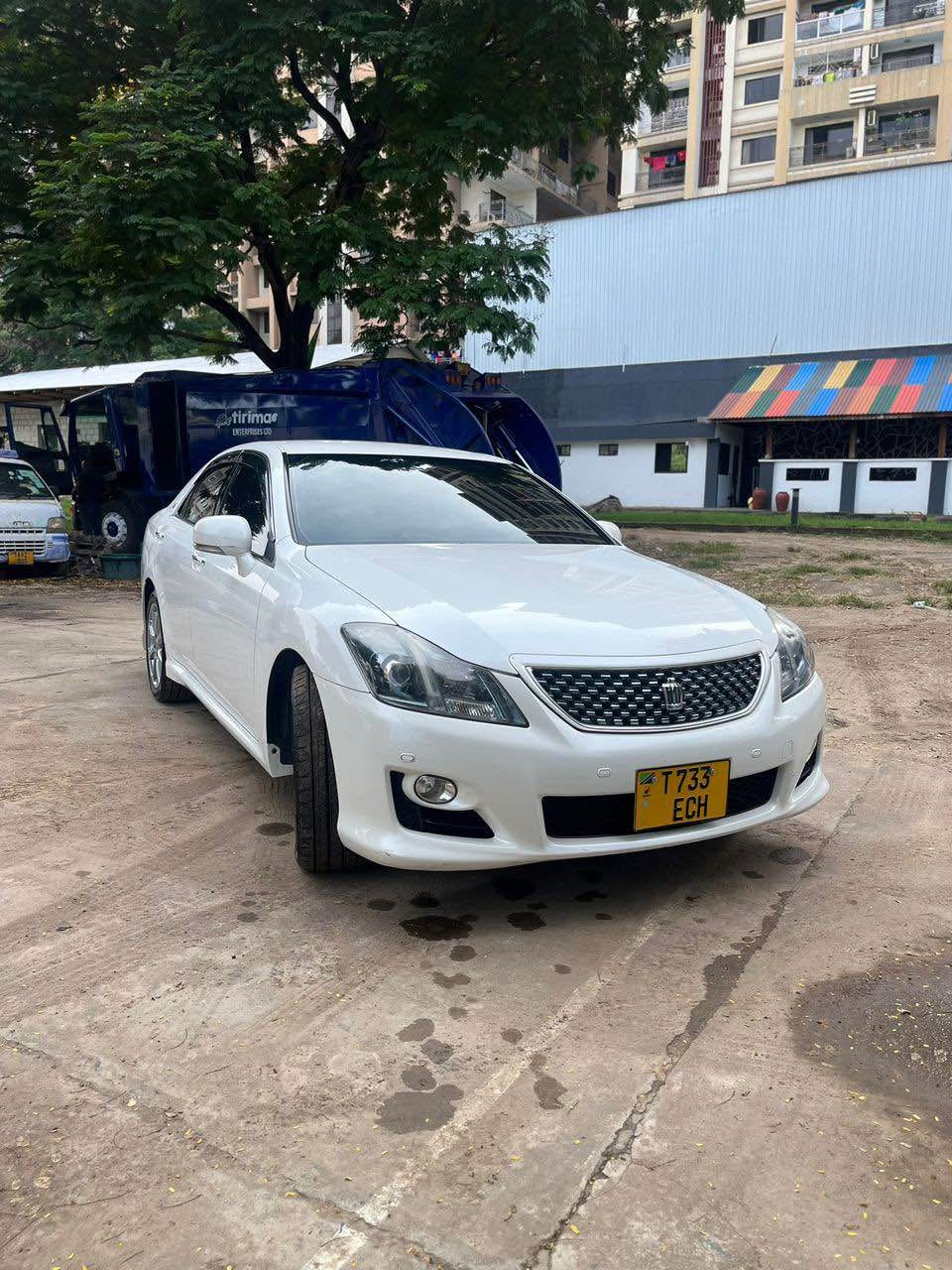A picture of Toyota Crown Athelete