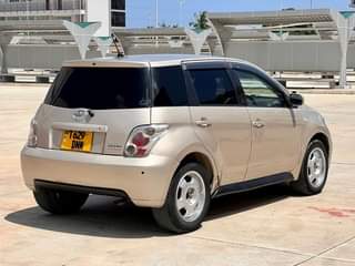 A picture of TOYOTA IST