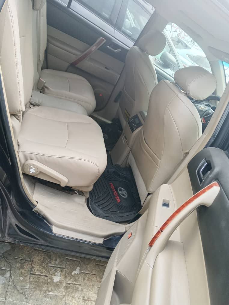 A picture of Toyota Highlander 08 limited edition tokubo standard buy and drive