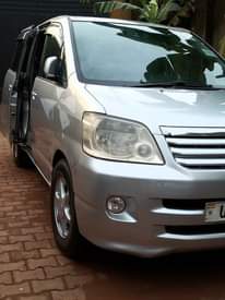 A picture of Toyota Noah 2004 4WD