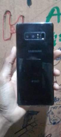 A picture of Samsung note 8