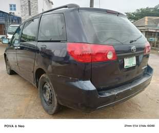 A picture of First body Toyota Sienna