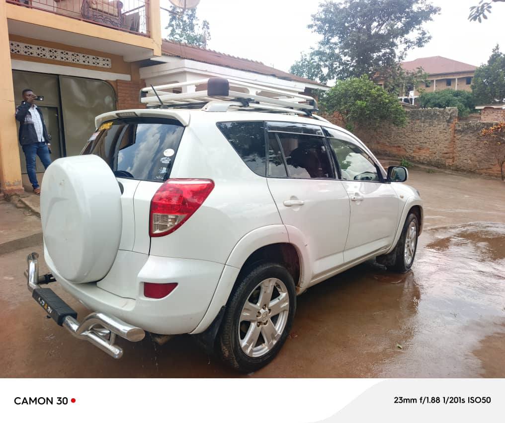 A picture of RAV4 2005