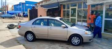 A picture of Toyota Corolla 2004 5