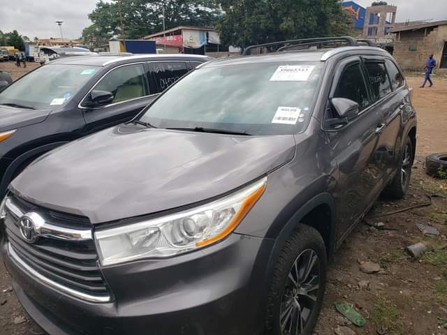 A picture of 2016 Toyota Highlander