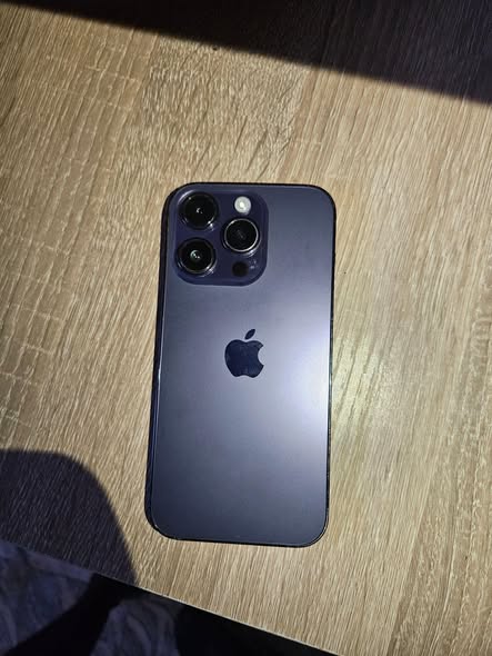 A picture of IPhone 14 pro