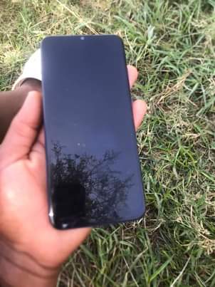 A picture of Samsung S9 na samsung A03