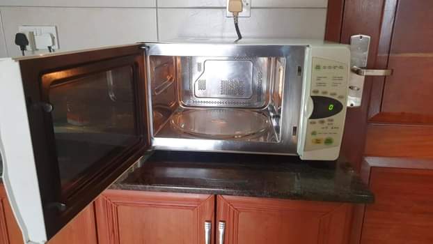 A picture of LG MICROWAVE