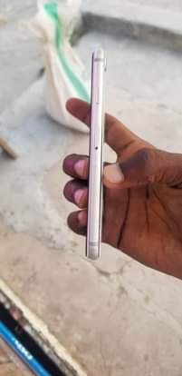 A picture of iPhone8G 64GB 220 000 0687764812